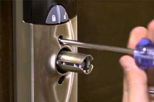 неисправность дверного замка